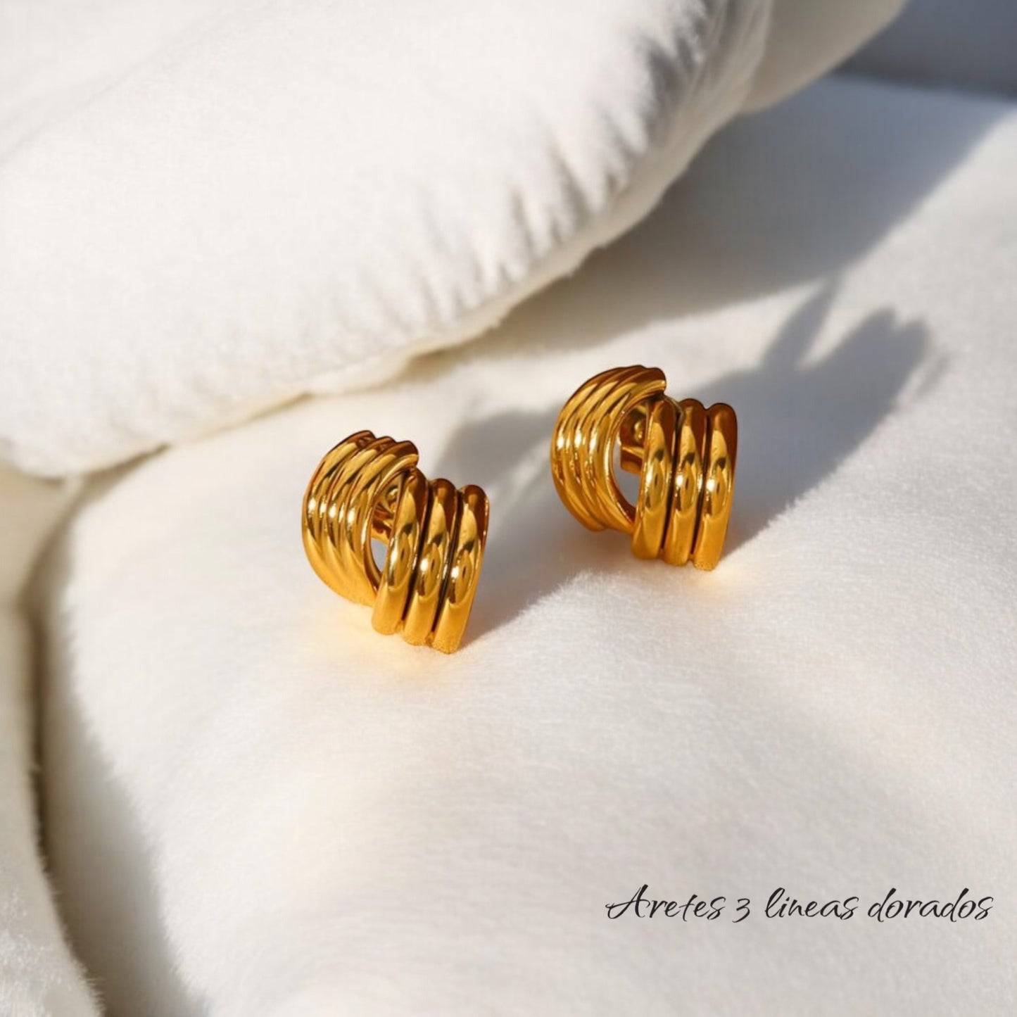 Aretes 3 lineas dorados