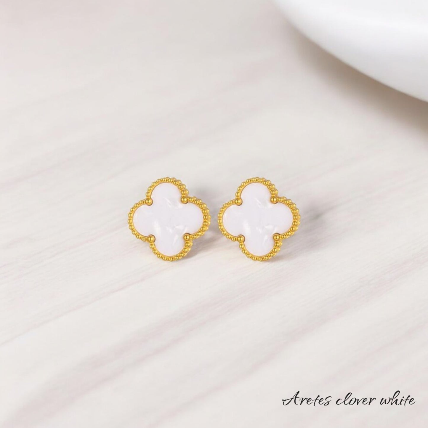 Aretes clover white