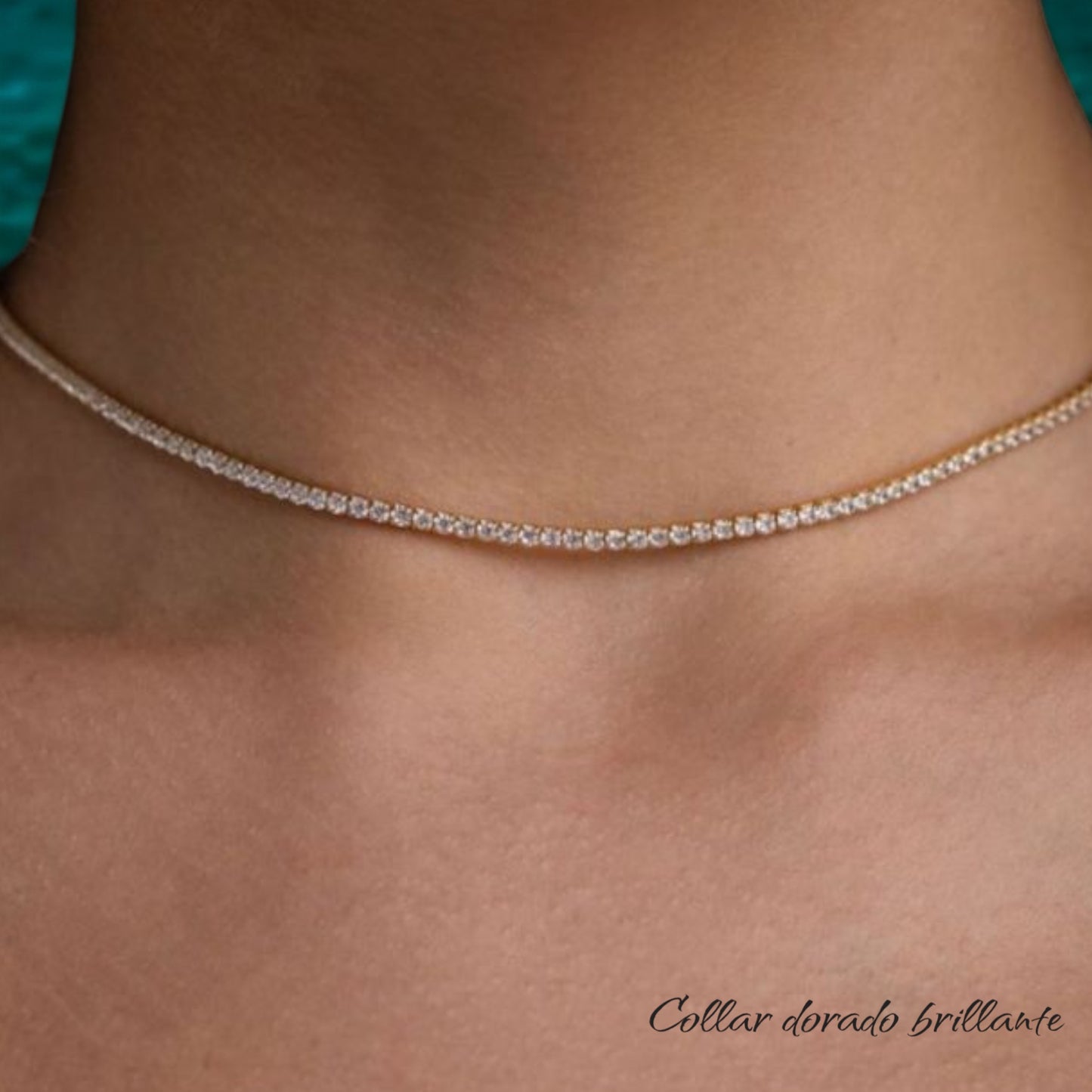 Collar dorado brillante