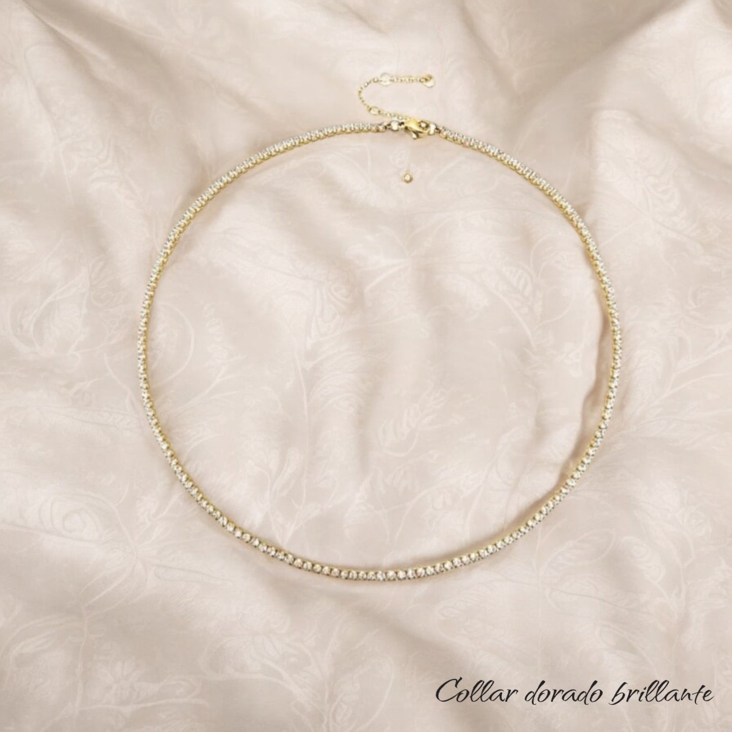 Collar dorado brillante