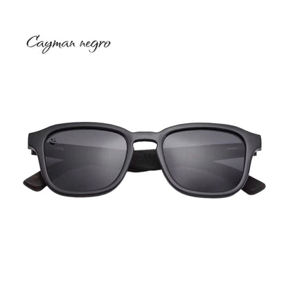 Lentes de Sol Cuadrados Cayman Negro Oscuro & Patillas de Madera - Polarizados UV400 Unisex