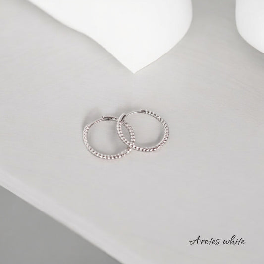 Aretes white